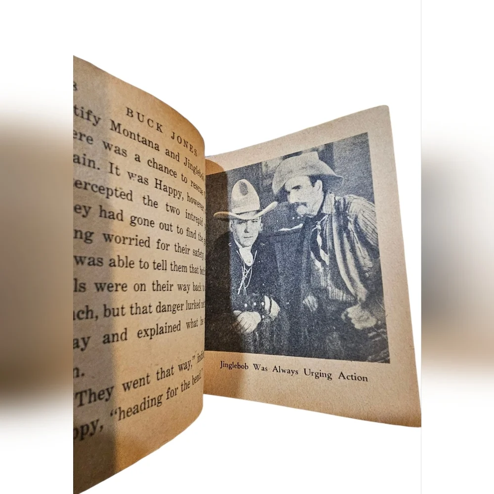 Very Vintage -1935 Universal Buck Jones Roaring West Little Adventure Book - Picture 6 of 12